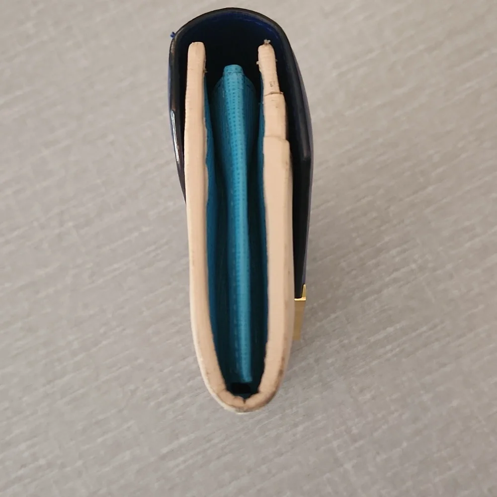 Fendi Contintental Leather Wallet W/Box And Cards - Picture 5 of 16